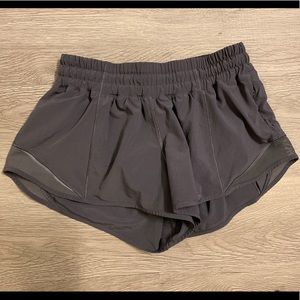 Lululemon Hotty Hot Short II 2.5" Size 4